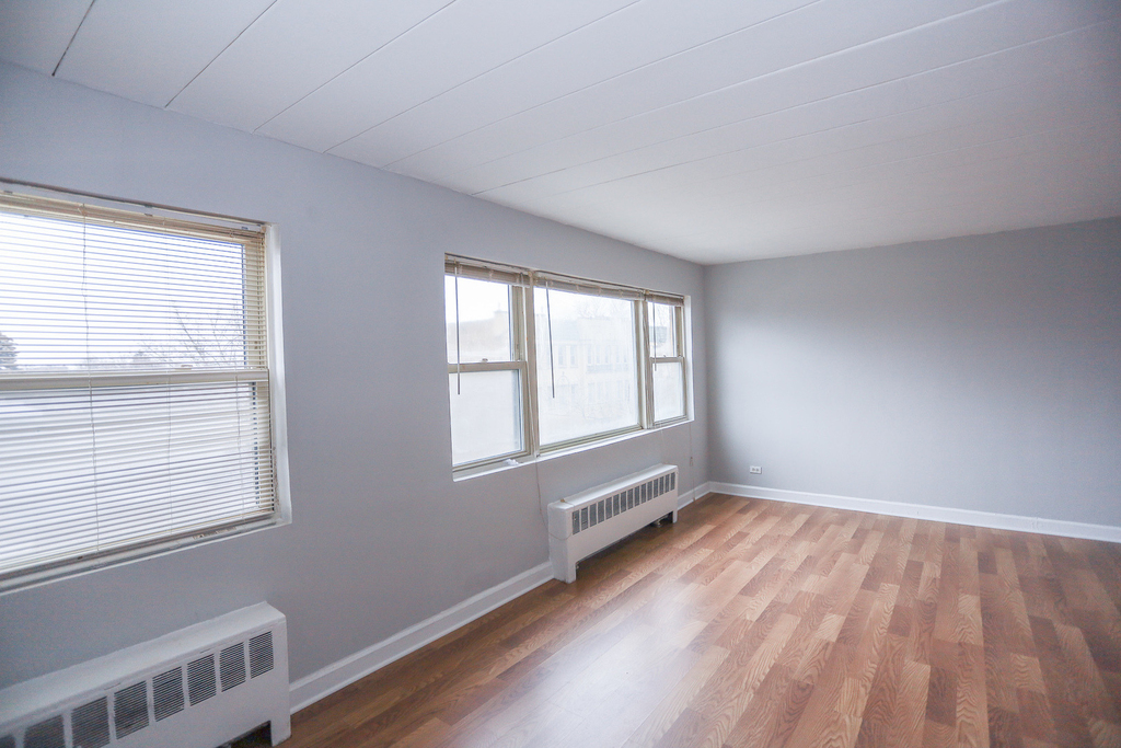 5653 N Christiana Avenue - Photo 2