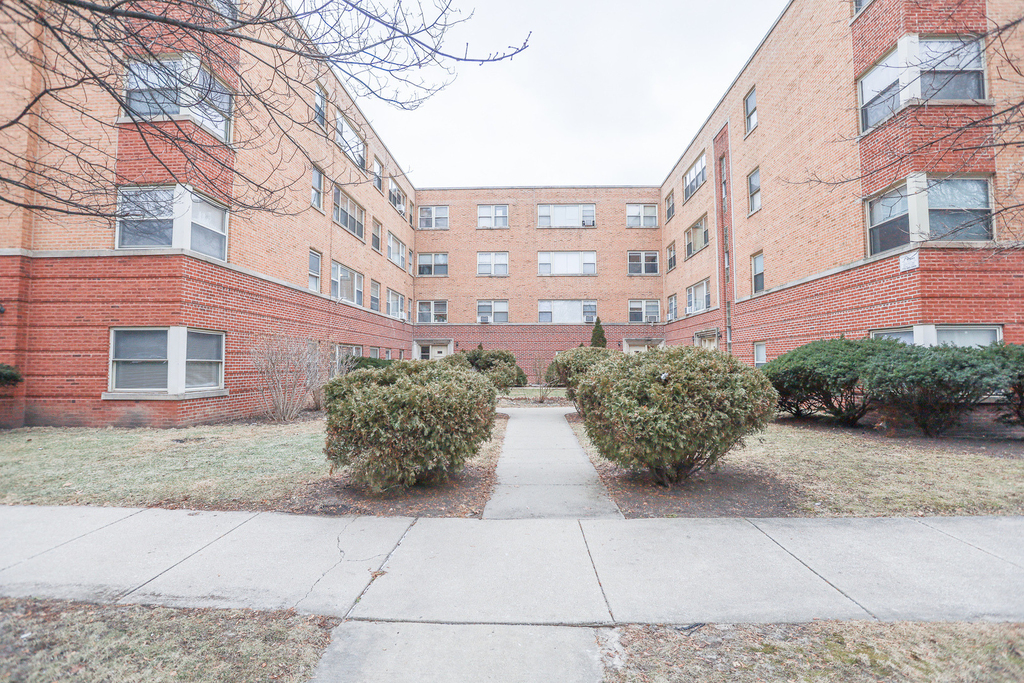 5649 N Christiana Avenue - Photo 0