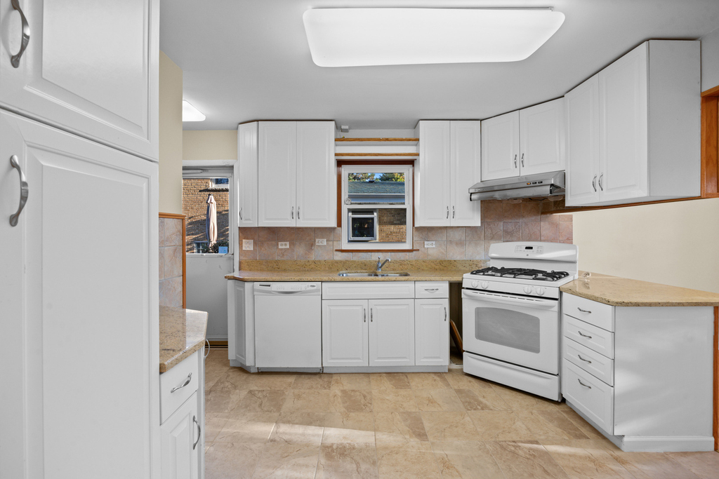 9752 Tripp Avenue - Photo 7