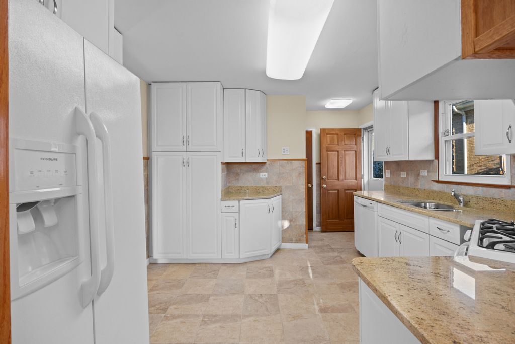 9752 Tripp Avenue - Photo 8