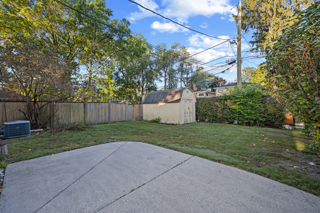 9752 Tripp Avenue - Photo 19
