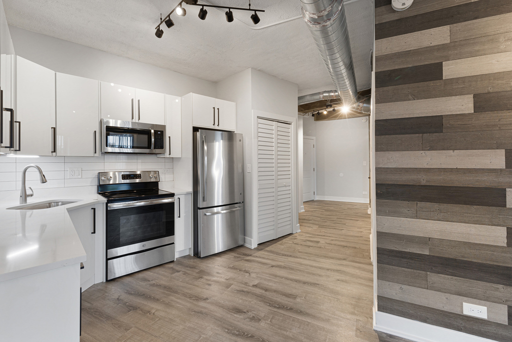 7645 N Sheridan Road - Photo 1