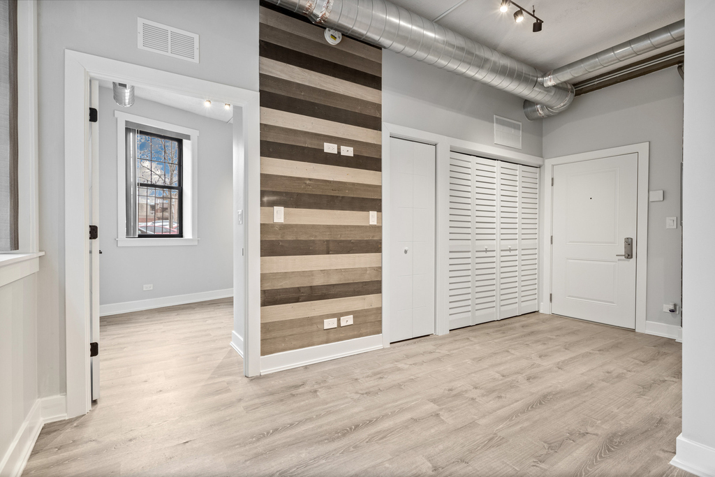 7645 N Sheridan Road - Photo 2