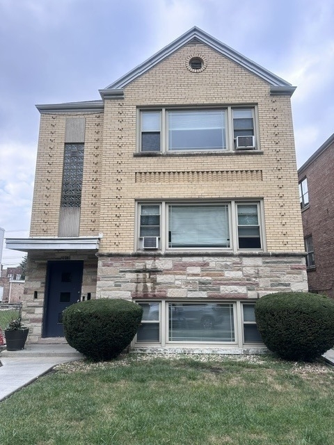 2918 W Marquette Road - Photo 0