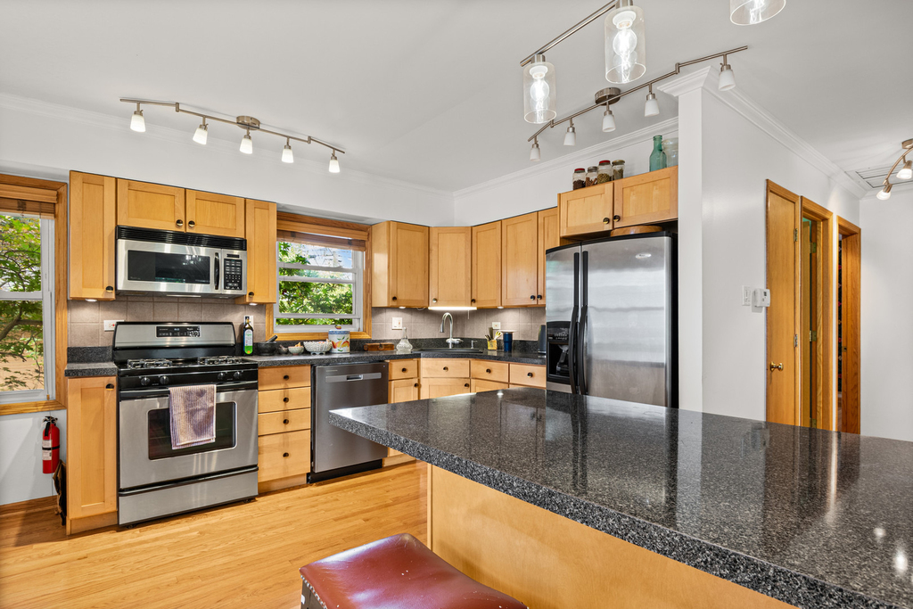 8536 Kedvale Avenue - Photo 5