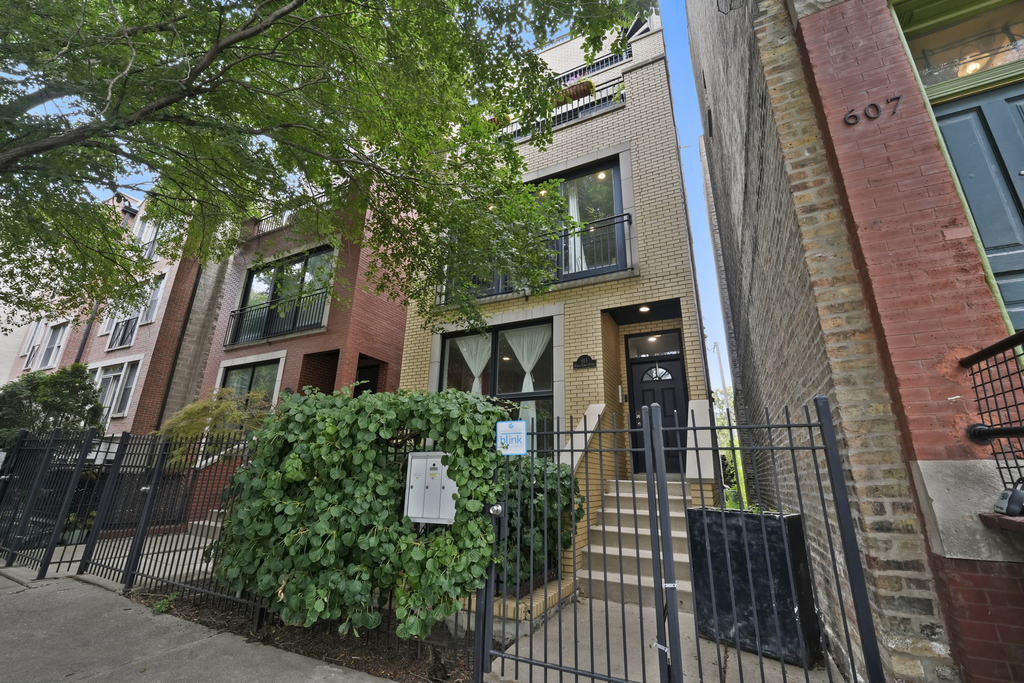 611 N Noble Street - Photo 0