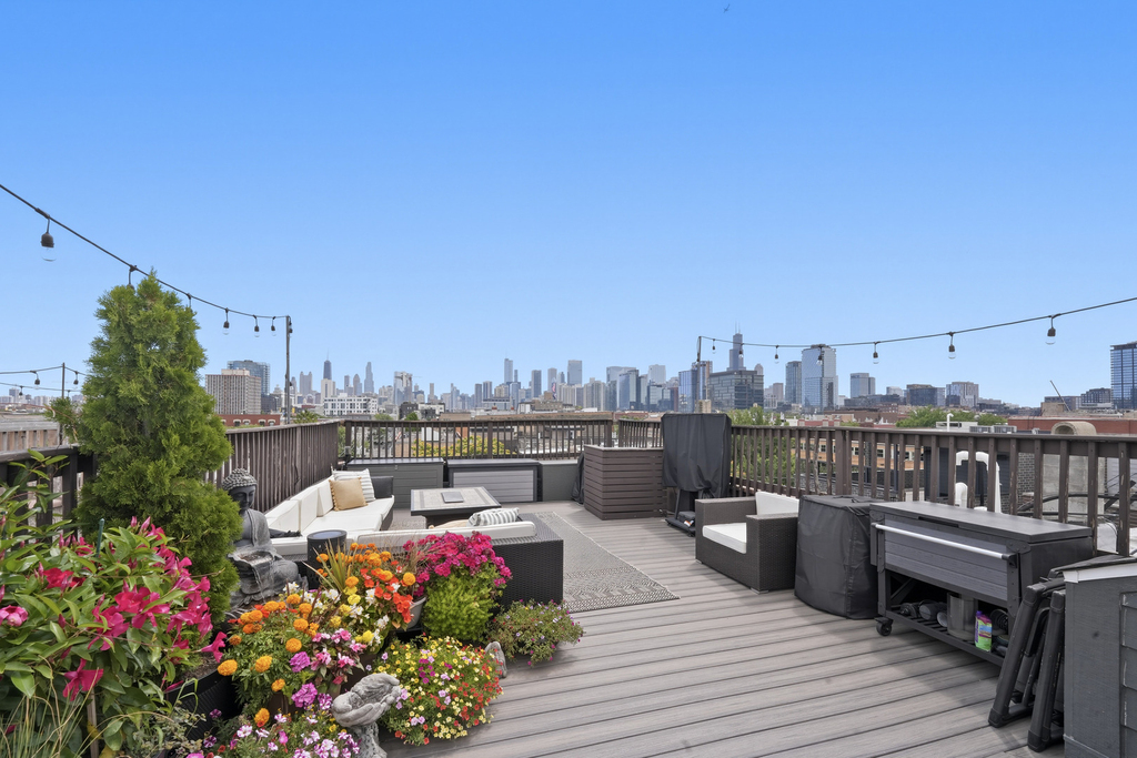 611 N Noble Street - Photo 1