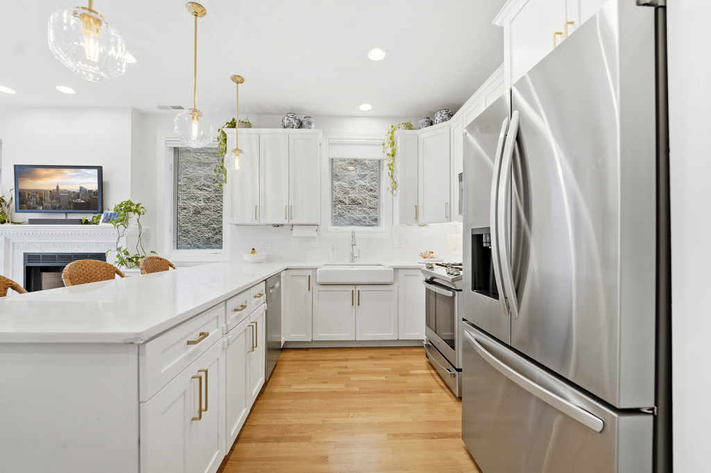 611 N Noble Street - Photo 3