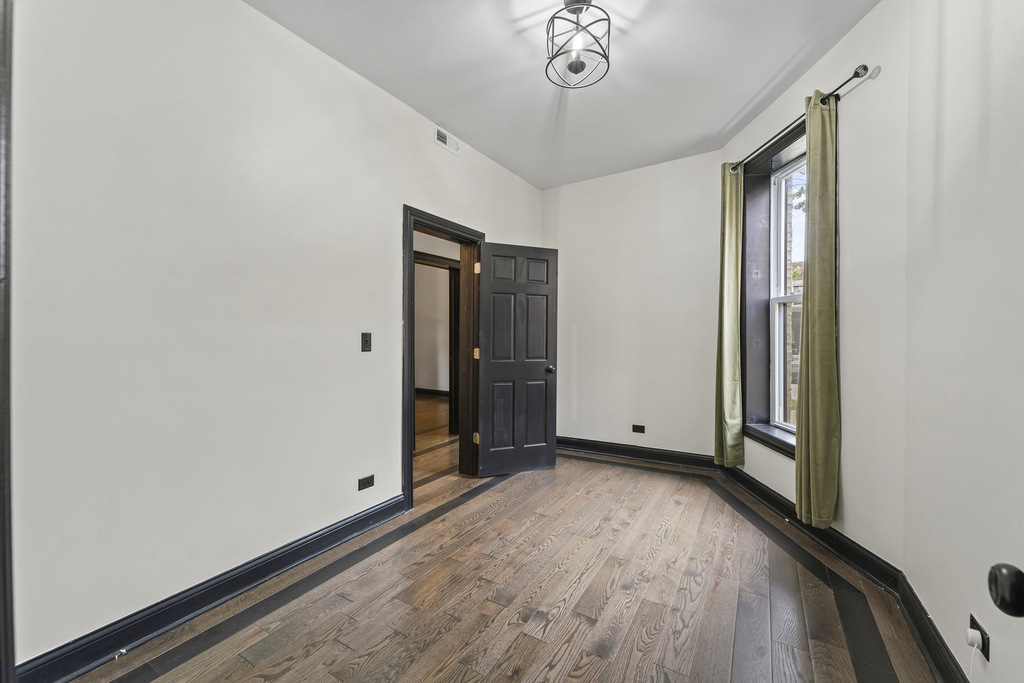614 N Troy Street - Photo 11