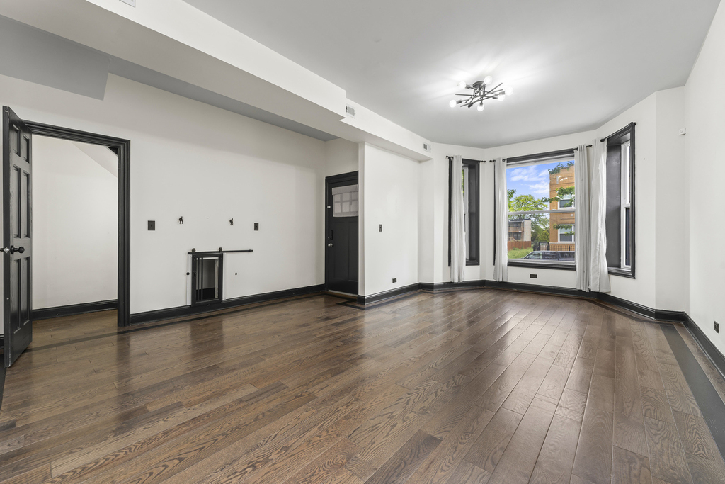 614 N Troy Street - Photo 8
