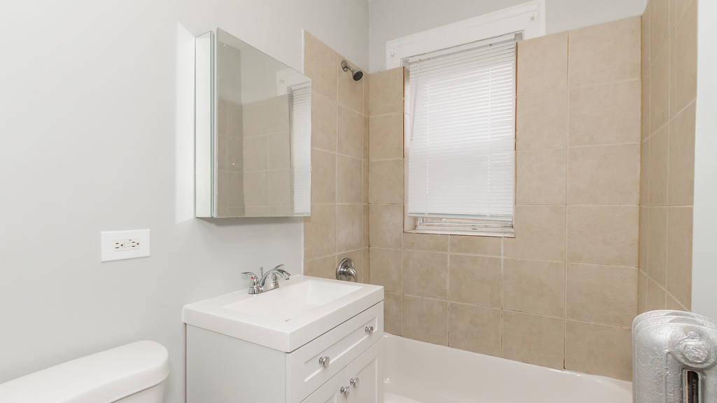 2722 W Rosemont Avenue - Photo 7