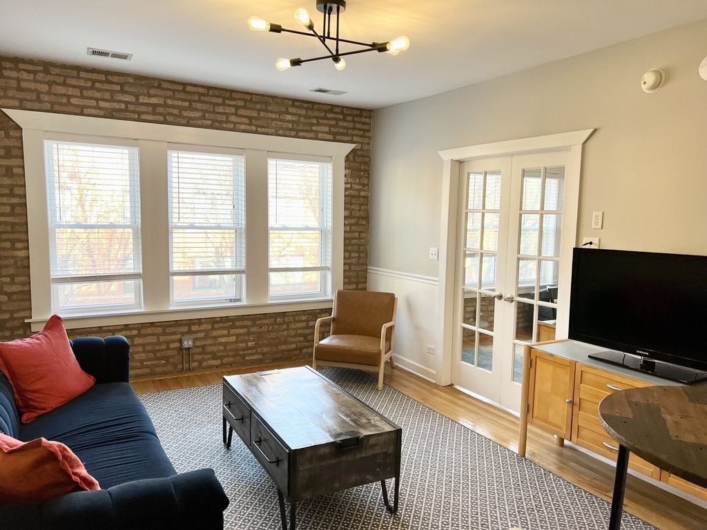 2607 W Gunnison Street - Photo 4