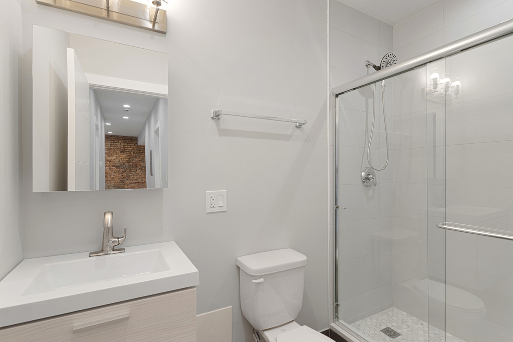 1556 W Juneway Terrace - Photo 4