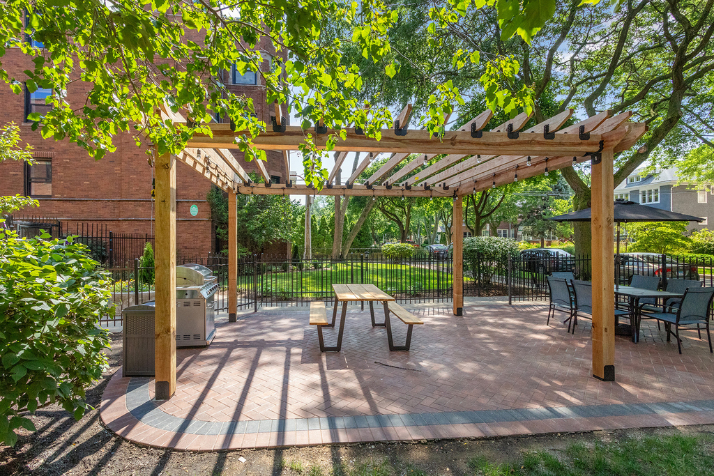1554 W Juneway Terrace - Photo 2