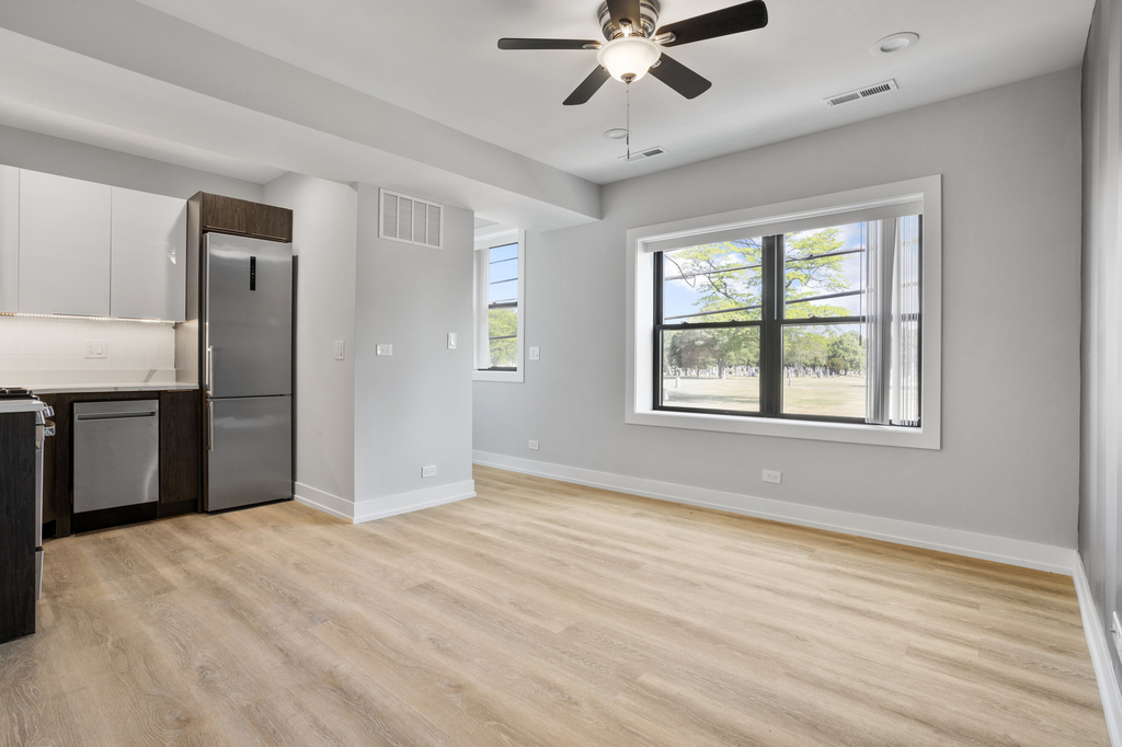 1552 W Juneway Terrace - Photo 1