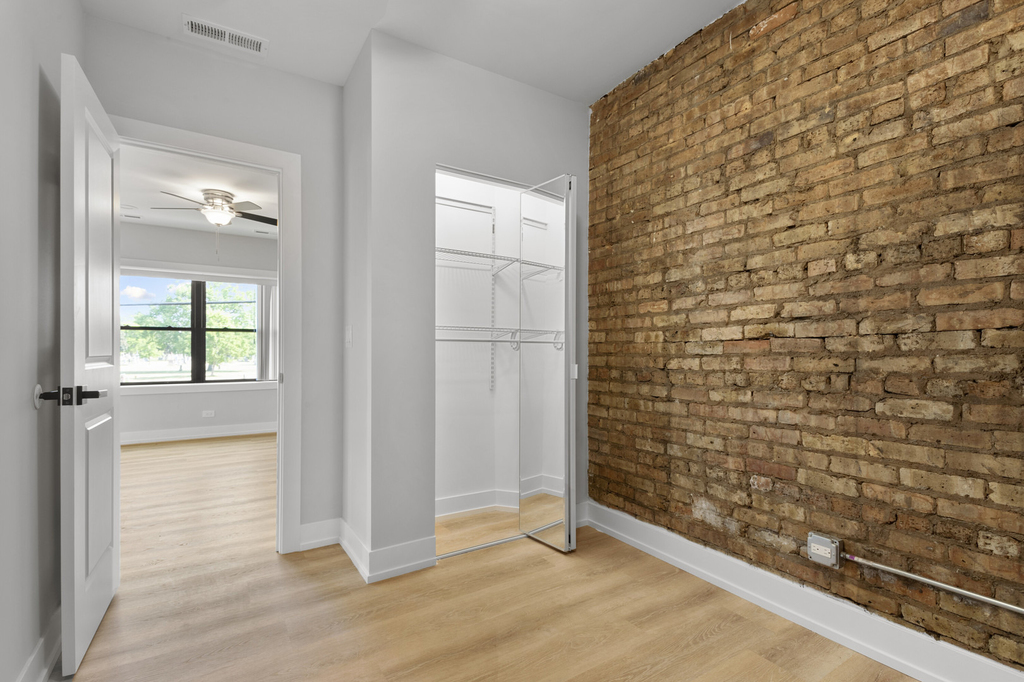 1552 W Juneway Terrace - Photo 10