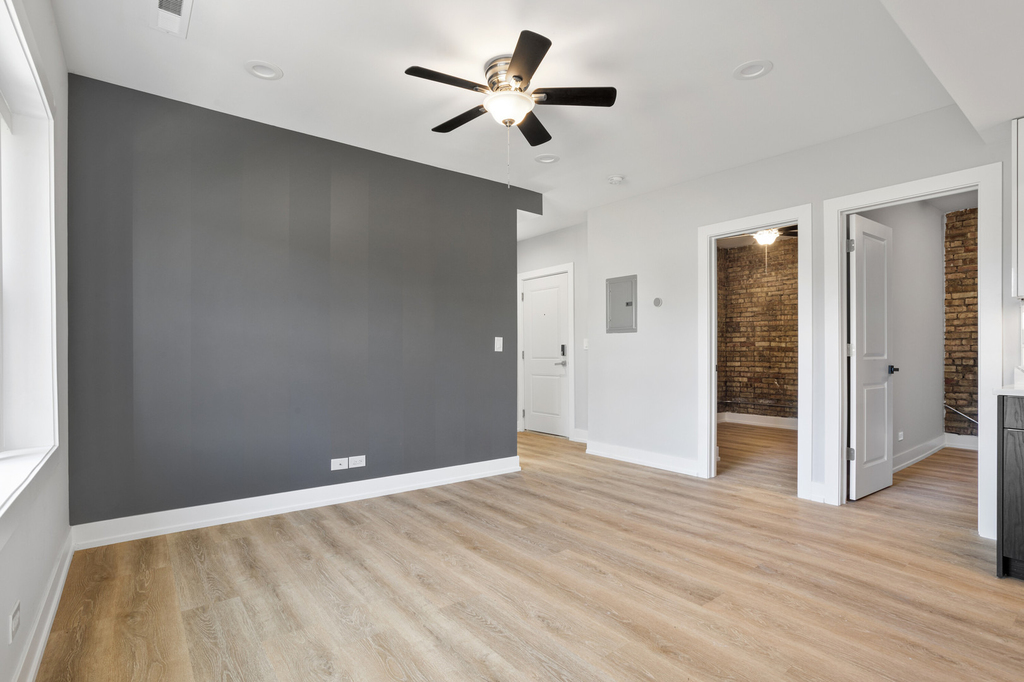 1552 W Juneway Terrace - Photo 3