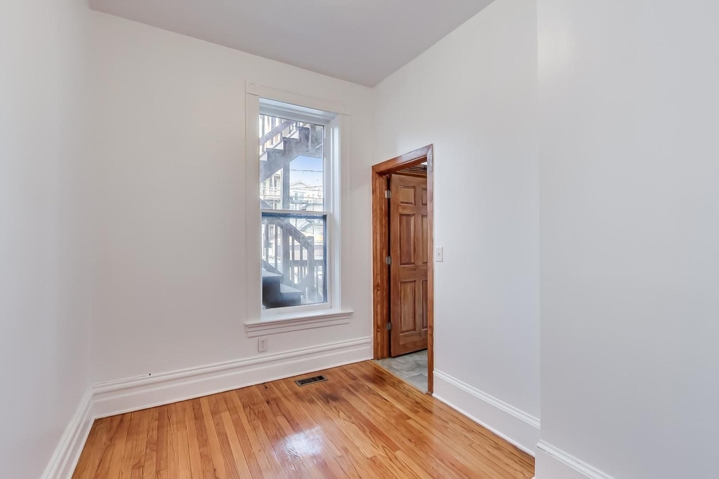 1138 W Addison Street - Photo 11