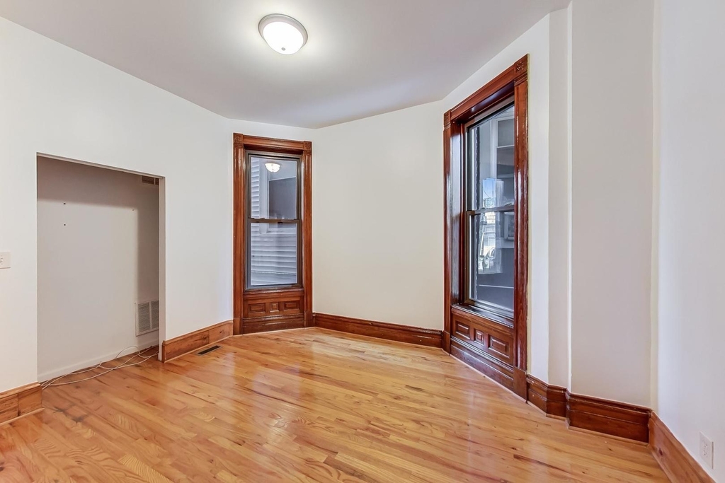 1138 W Addison Street - Photo 6