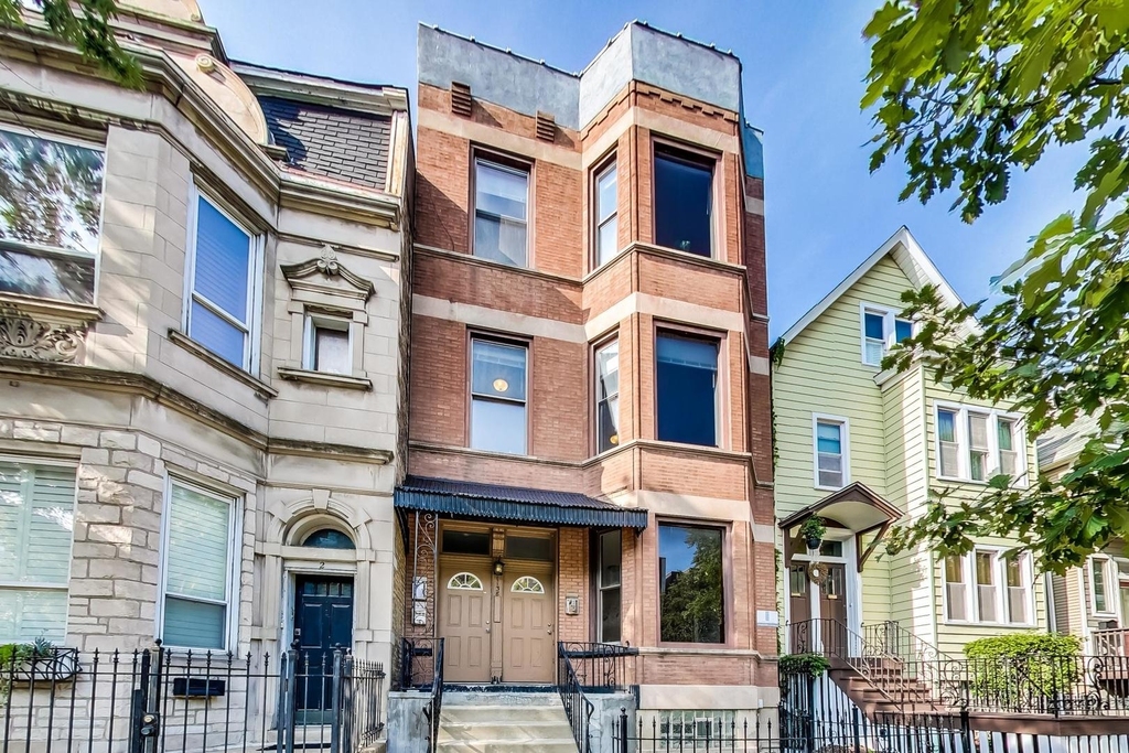 1138 W Addison Street - Photo 0