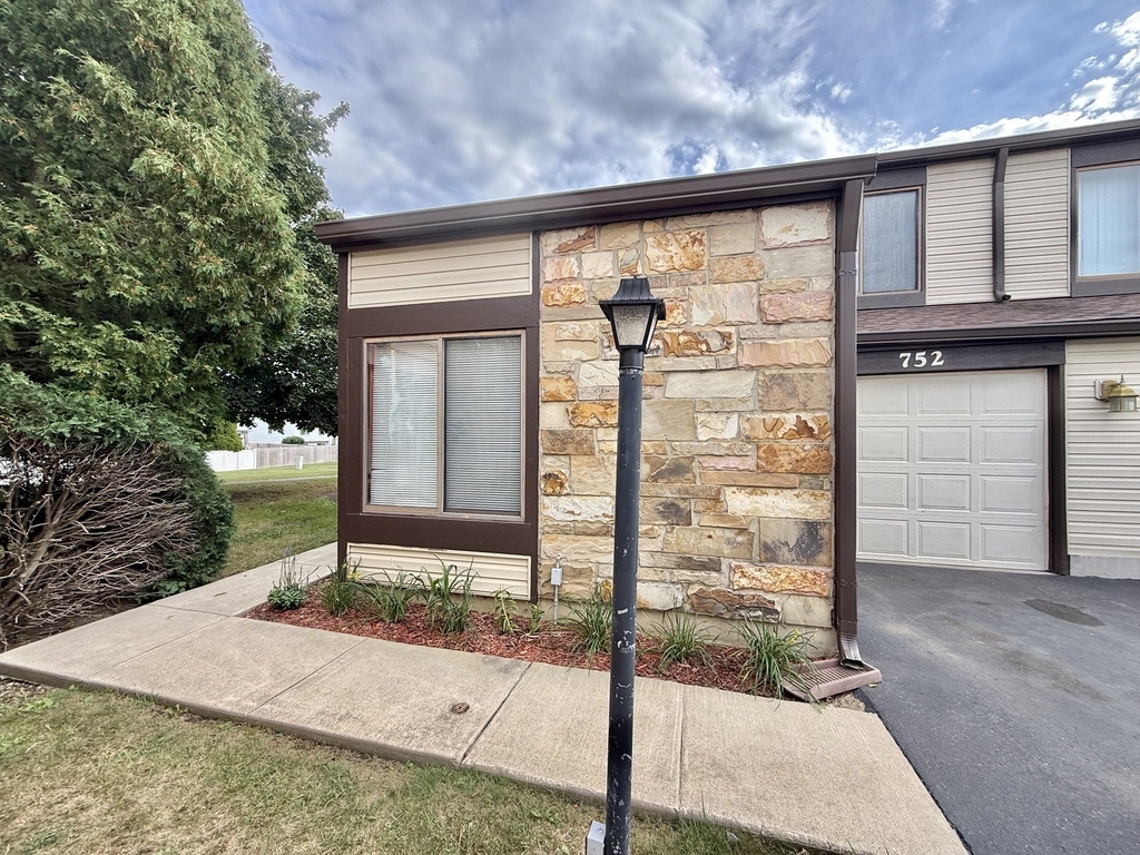 752 Biloxie Court - Photo 0