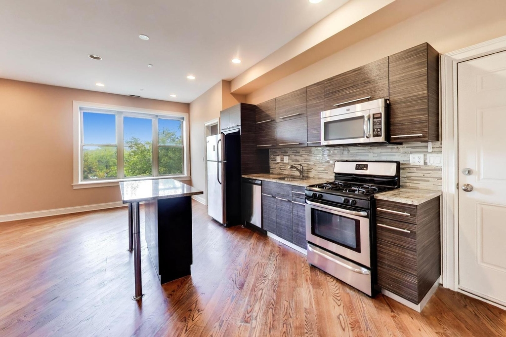 2837 W Cortez Street - Photo 2