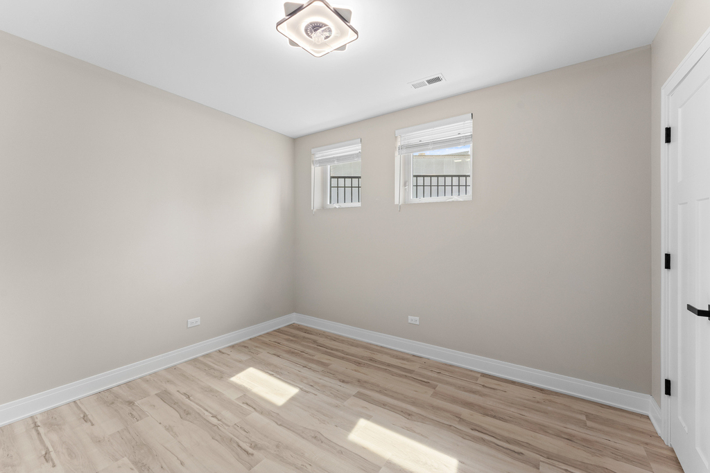7428 N Rogers Avenue - Photo 9
