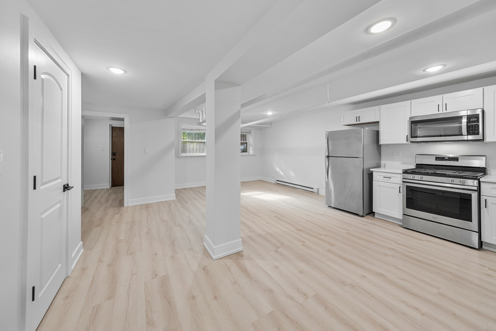 5629 N Wayne Avenue - Photo 2