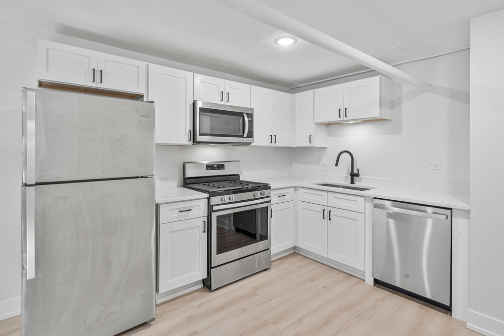5629 N Wayne Avenue - Photo 1
