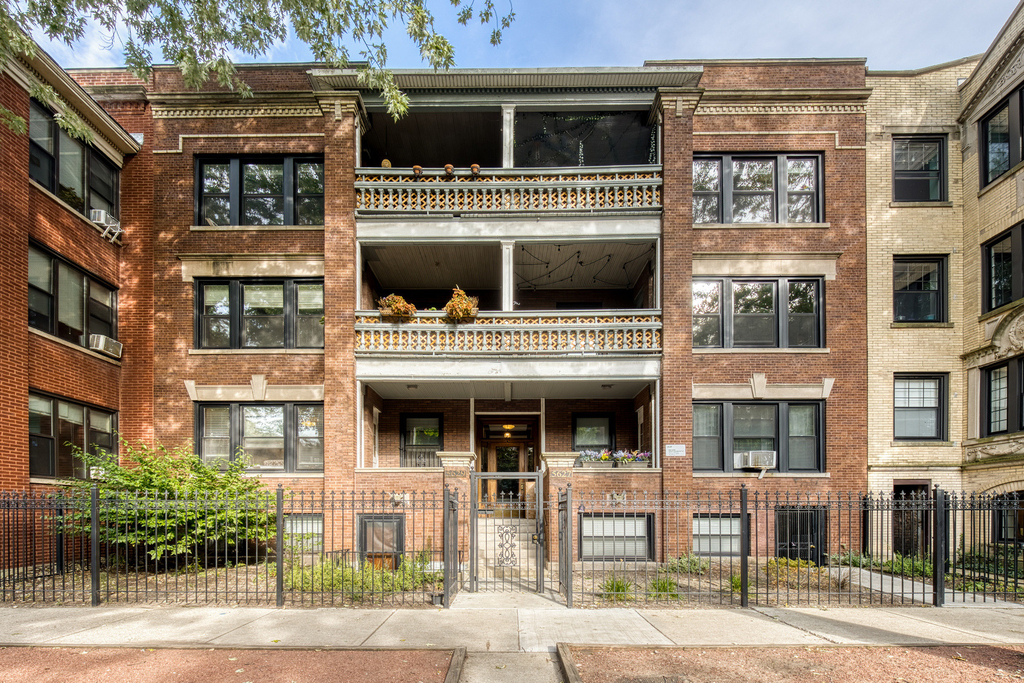 5629 N Wayne Avenue - Photo 0