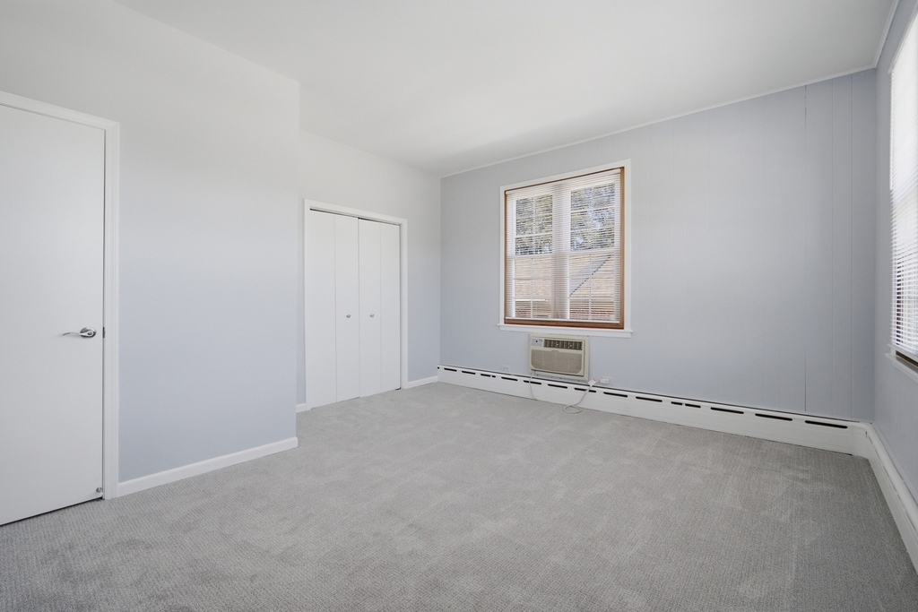 7314 N Crawford Avenue - Photo 10