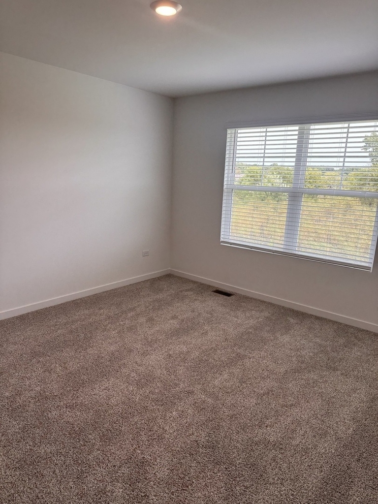 428 Lakeshore Court - Photo 9