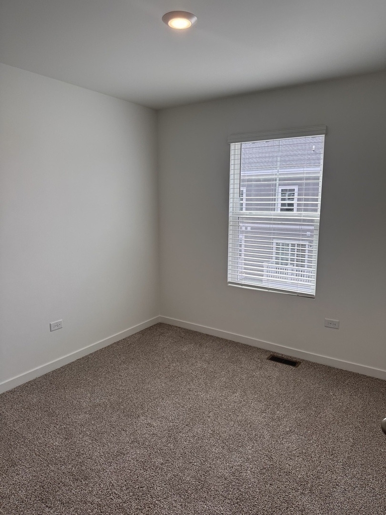 428 Lakeshore Court - Photo 13