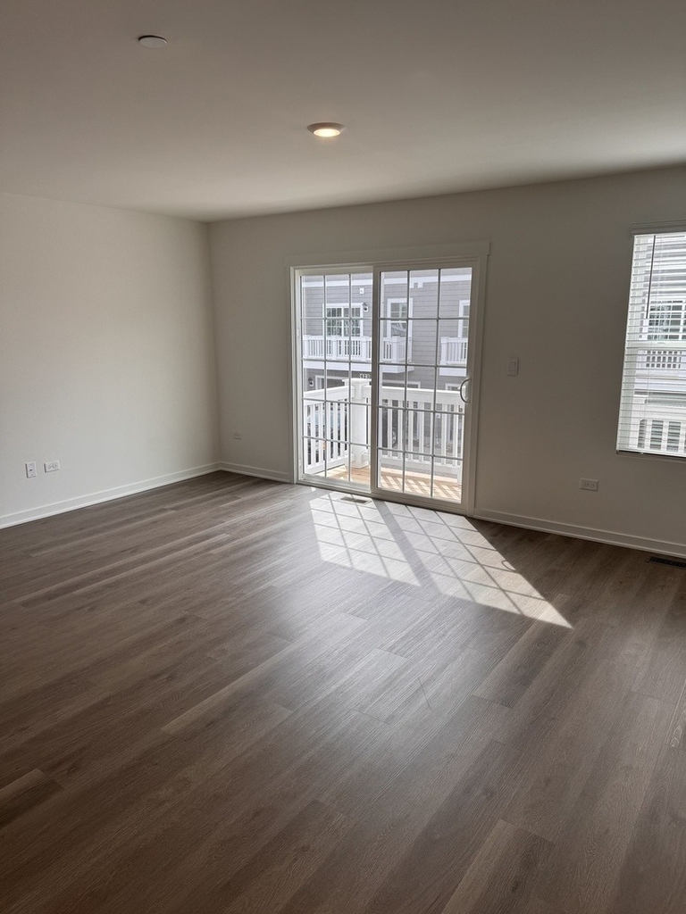 428 Lakeshore Court - Photo 7