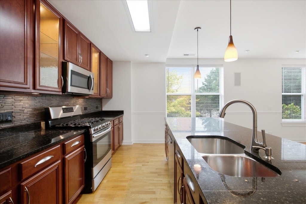 2220 W Maypole Avenue - Photo 4