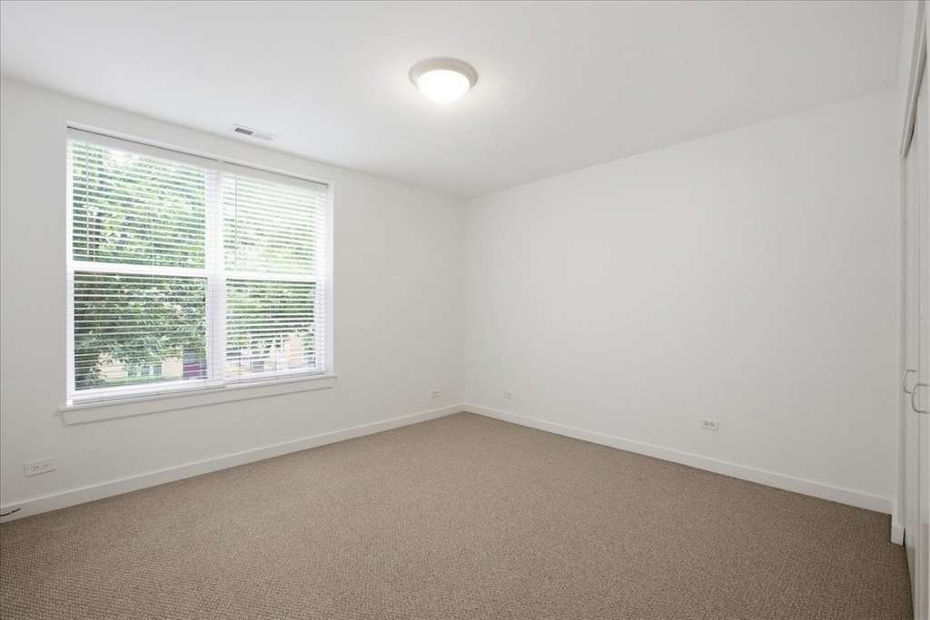 2220 W Maypole Avenue - Photo 6