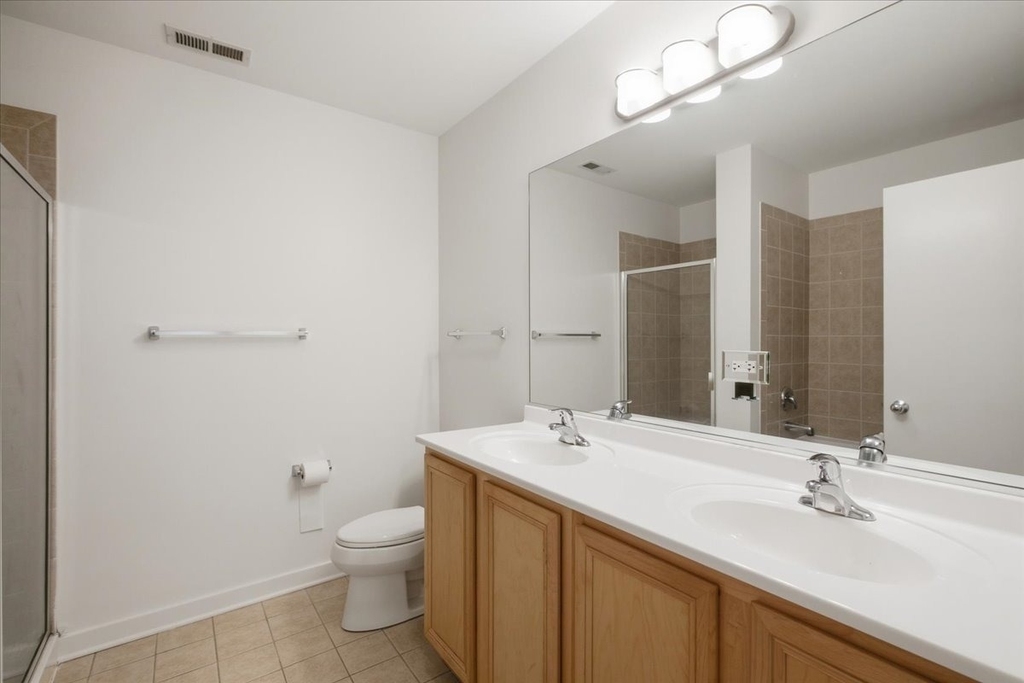 2220 W Maypole Avenue - Photo 9