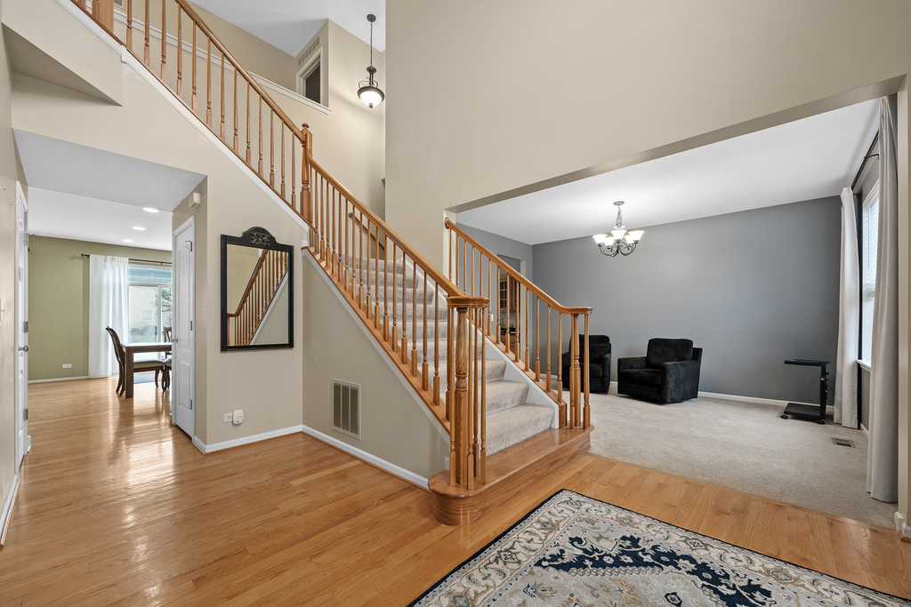 718 Versailles Parkway - Photo 4