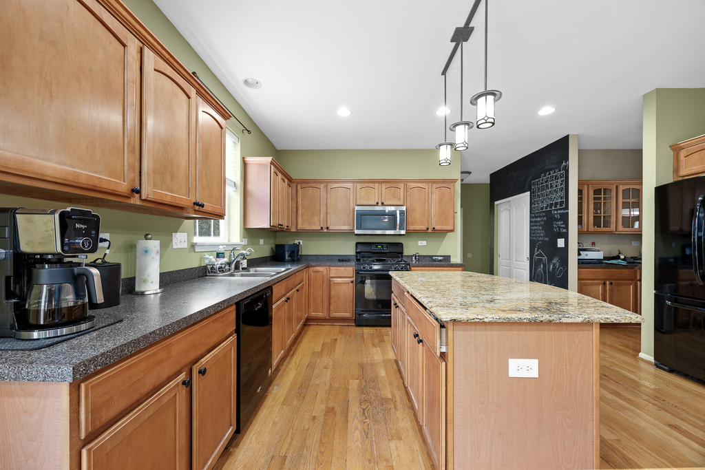 718 Versailles Parkway - Photo 13