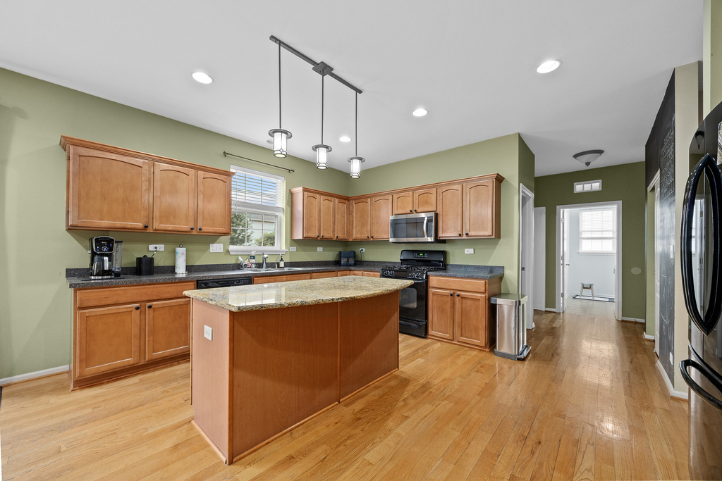 718 Versailles Parkway - Photo 12