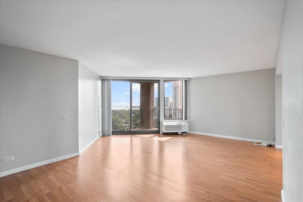 5320 N Sheridan Road - Photo 2