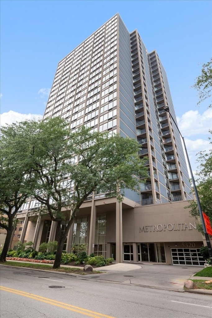 5320 N Sheridan Road - Photo 0