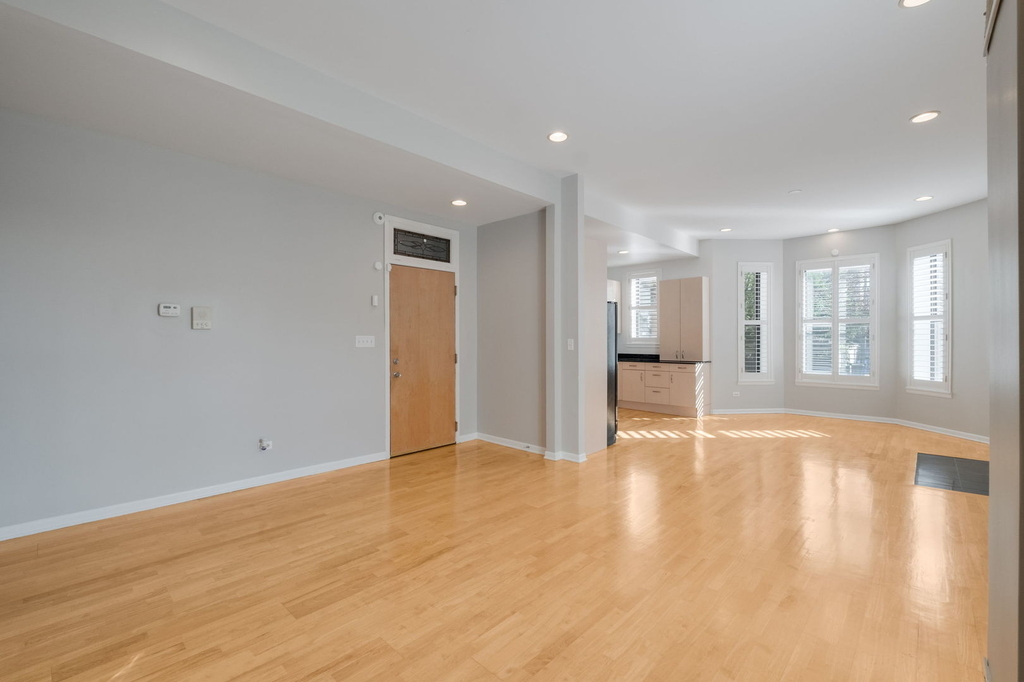 4060 S Ellis Avenue - Photo 2