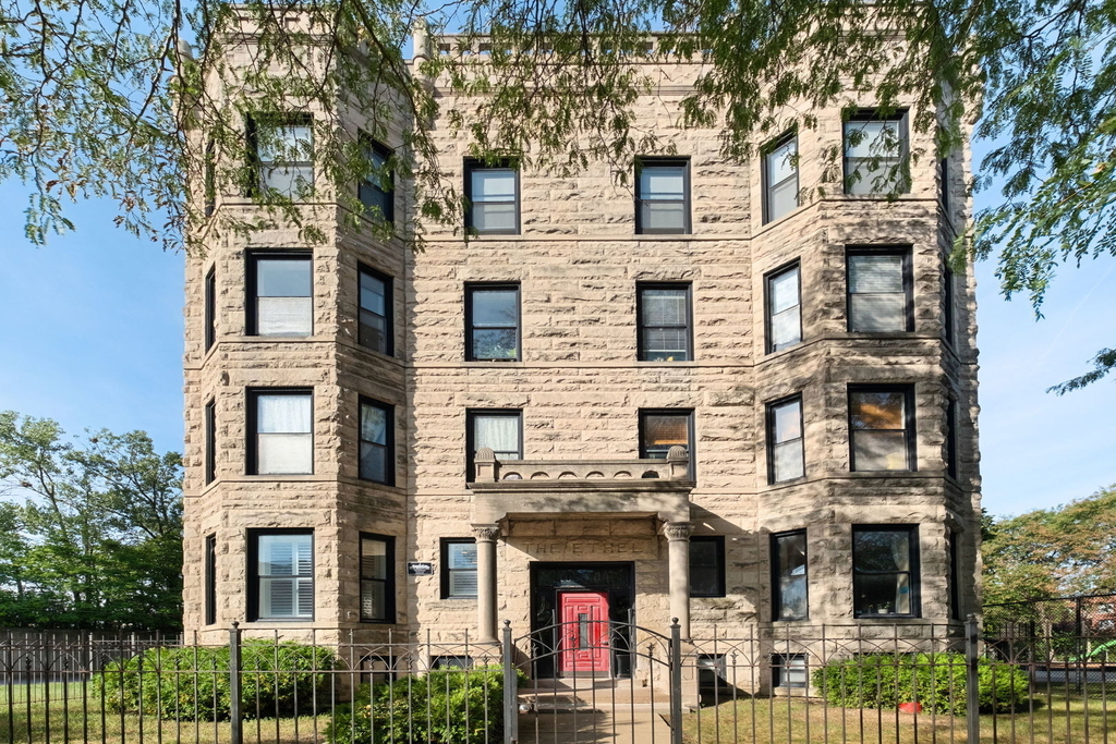 4060 S Ellis Avenue - Photo 1