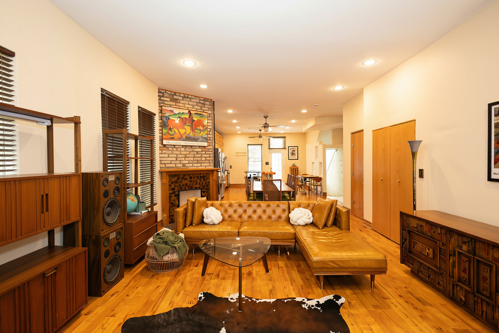 4424 S University Avenue - Photo 1
