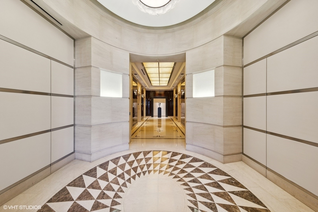 401 N Wabash Avenue - Photo 2
