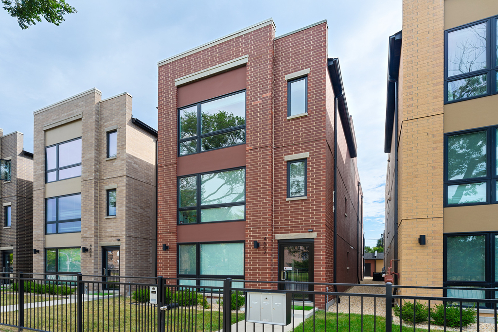 4605 S Saint Lawrence Avenue - Photo 0