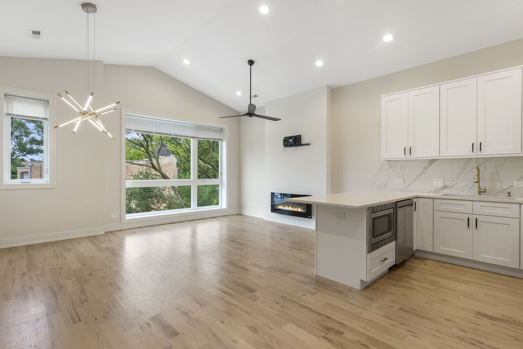 4605 S Saint Lawrence Avenue - Photo 4