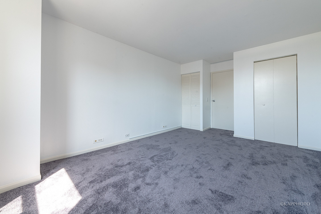 525 W Hawthorne Place - Photo 10