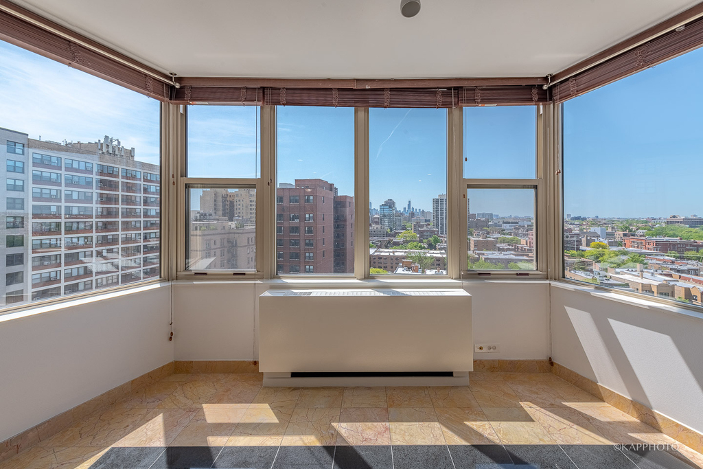525 W Hawthorne Place - Photo 9